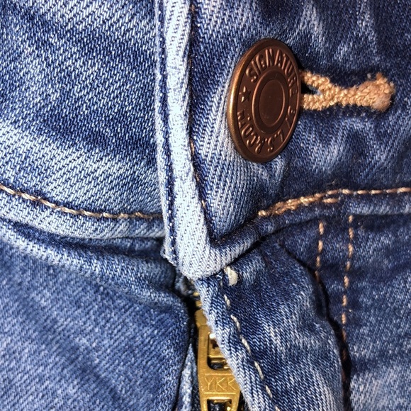 Signature Levi Strauss 4/27 high rise denim shorts - Picture 4 of 9